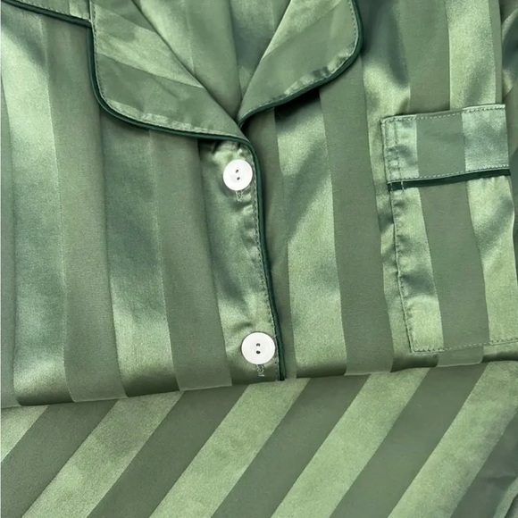 NWOT Womens Satin Feel Pajama Set Size Large Green Striped Contrast Elastic - Picture 12 of 14
